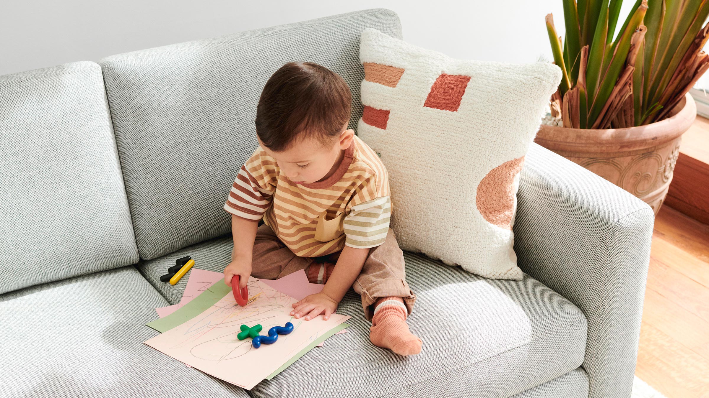 lifestyle-child_on_nomad_sofa_343baed2-0f1b-4627-ab21-30b8b8d05ee3.jpg
