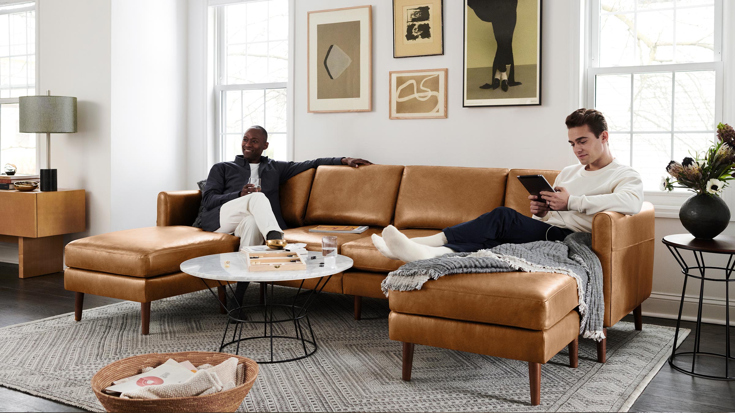 lifestyle_u_shaped_leather_nomad_two_men_4b196563-5555-4586-85f0-d01caab8e4aa.jpg